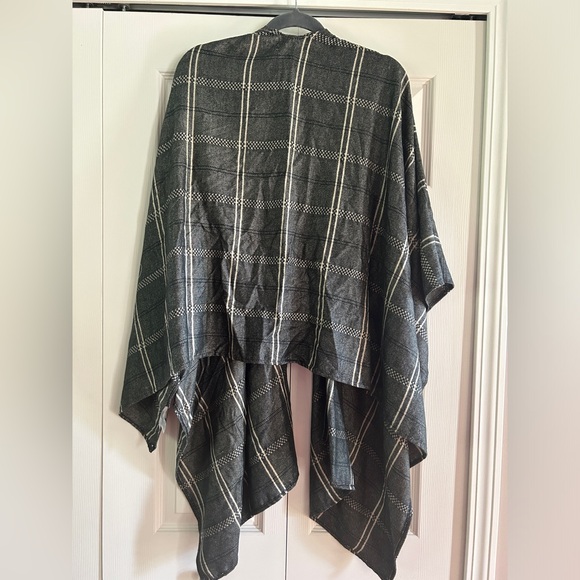 Aziza Wrap Shawl Women’s One Size Taupe Black Plaid - Picture 2 of 12